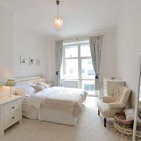 Luxury 3bedrs 2baths By Old Town Square Apartment Prague