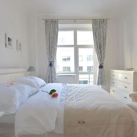 Apartment Luxury 3bedrs 2baths By Old Town Square