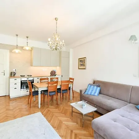 Luxury 3bedrs 2baths By Old Town Square *