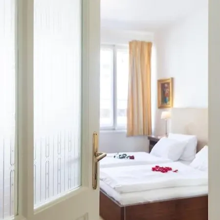 Luxury 3bedrs 2baths By Old Town Square Apartment Prague
