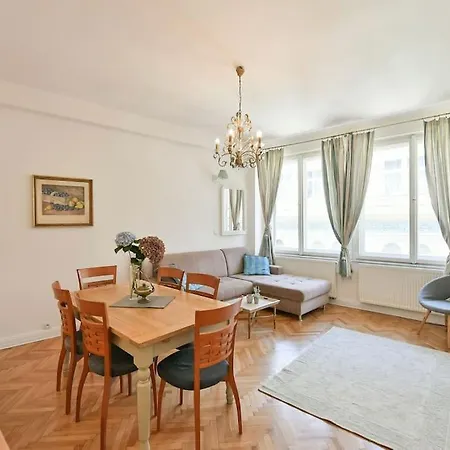 Luxury 3bedrs 2baths By Old Town Square Prague