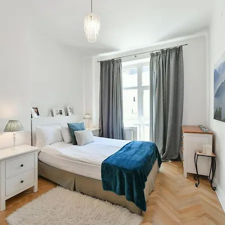 Luxury 3bedrs 2baths By Old Town Square *