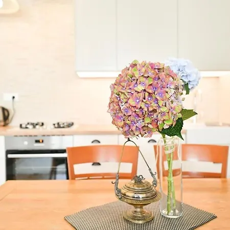 Apartment Luxury 3bedrs 2baths By Old Town Square *