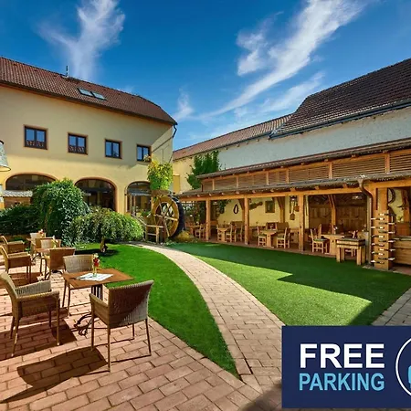 Hotel Selsky Dvur - Bohemian Village Courtyard 4*