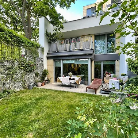 Romantic Stay Overlooking Prague Homestay *
