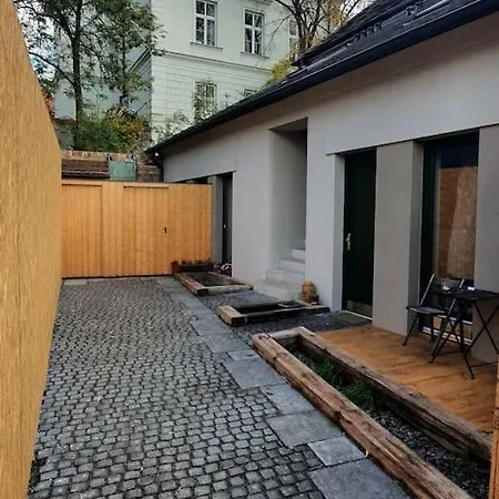 Apartment Cozy Friendly Place With Free Parking