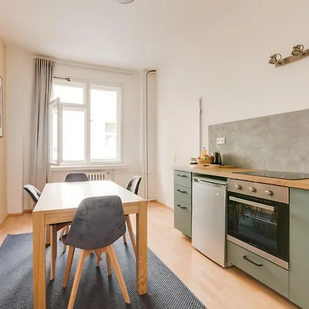 Riben House Aparthotel