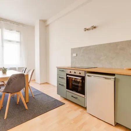 Aparthotel Riben House *