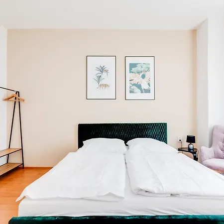 Riben House Aparthotel *