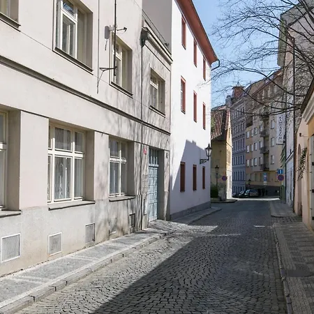 Cozy In Quiet Courtyard Near Charles Bridge Prague