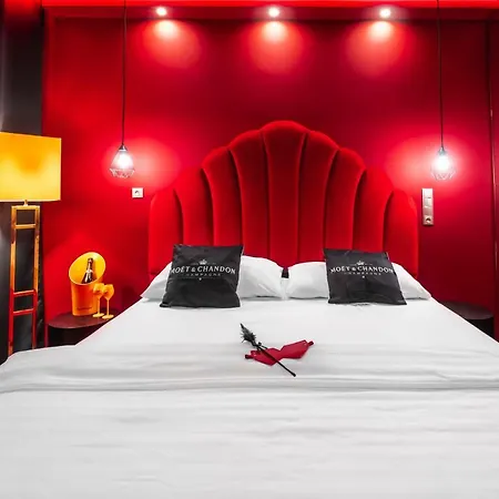 Hotel Aura Design & Garden Pool Prague