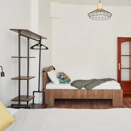 Apartment Days - Spacious 3bdr - Trendy Neighbourhood