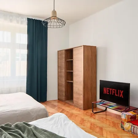 Apartment Days - Spacious 3bdr - Trendy Neighbourhood *