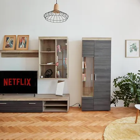 Days - Spacious 3bdr - Trendy Neighbourhood Apartment Prague