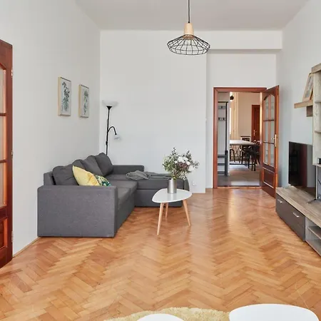 Days - Spacious 3bdr - Trendy Neighbourhood *