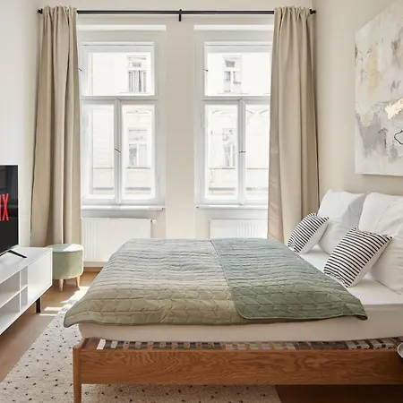 Days - Sunlit 1bdr - Netflix - Yet Quiet - New Town