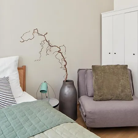 Days - Sunlit 1bdr - Netflix - Yet Quiet - New Town