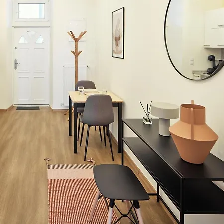 Days - Sunlit 1bdr - Netflix - Yet Quiet - New Town Apartment *