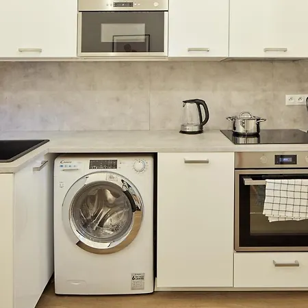 Days - Sunlit 1bdr - Netflix - Yet Quiet - New Town Apartment