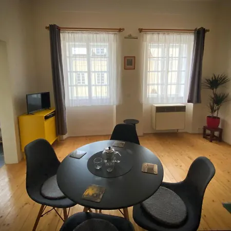 Utulny Byt Pod Prazskym Hradem Apartment *