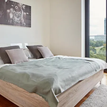 Spacious In Nusle By Days * Prag