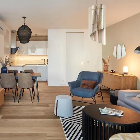 Апартаменты Days - Stylish With Terrace - Parking - Quiet Area *
