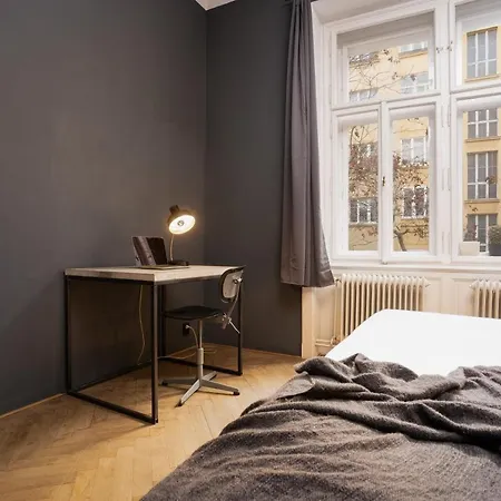 Days - 2bdr - Bright - Quiet Area Apartment