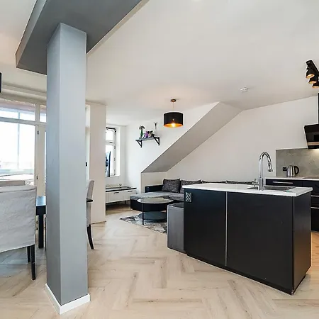 Big 4-bedroom Flat, Terrace With Great Vitkov View