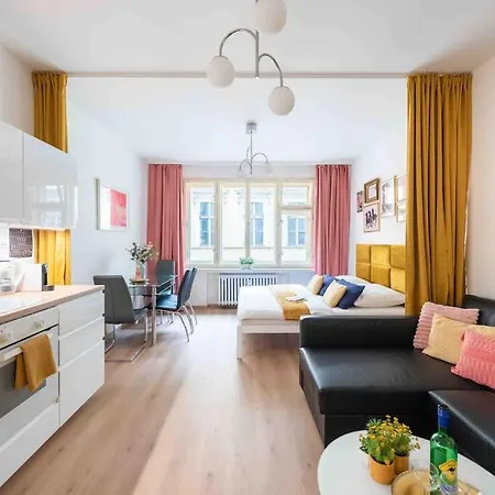Golden Sunny Apartment, Centre, For 3 People Apartamento