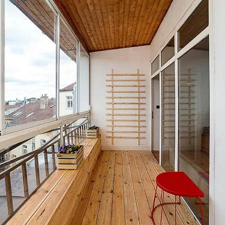 Apartment Big 4-bedroom Flat, Terrace With Great Vitkov View *