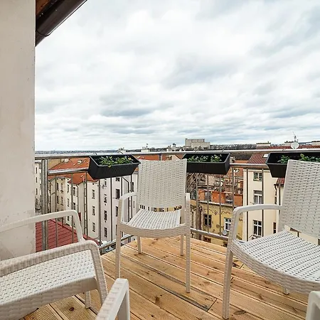 Big 4-bedroom Flat, Terrace With Great Vitkov View *