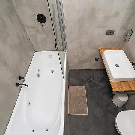 Big 4-bedroom Flat, Terrace With Great Vitkov View Apartment *