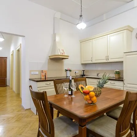 Cozy Near Stefanikuv Most *