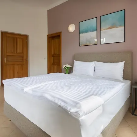 Bohemian Dreams And By Dwellfort Aparthotel Prague