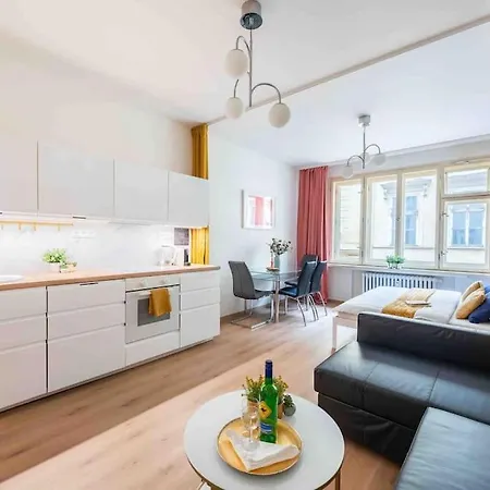 Apartamento Golden Sunny Apartment, Centre, For 3 People