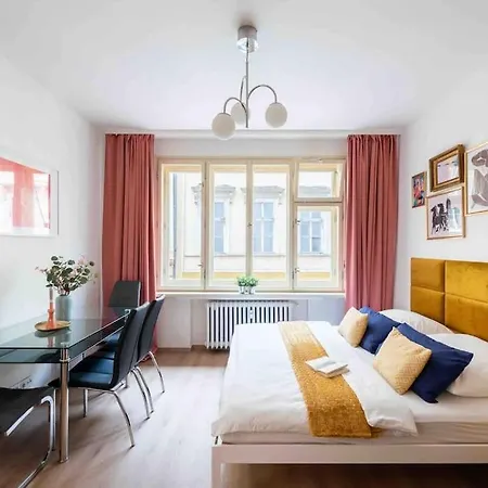 Golden Sunny Apartment, Centre, For 3 People Apartamento