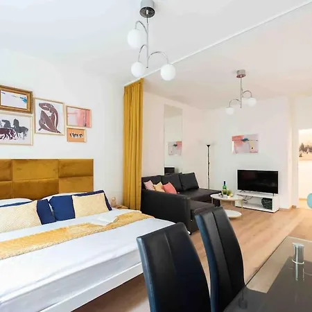 Golden Sunny Apartment, Centre, For 3 People * Praga