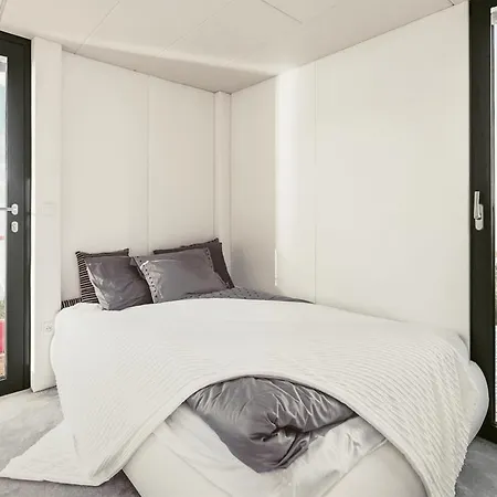 Botel Vipliving Houseboat