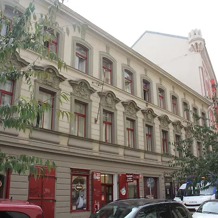 Mighty Truhlarska * Prague