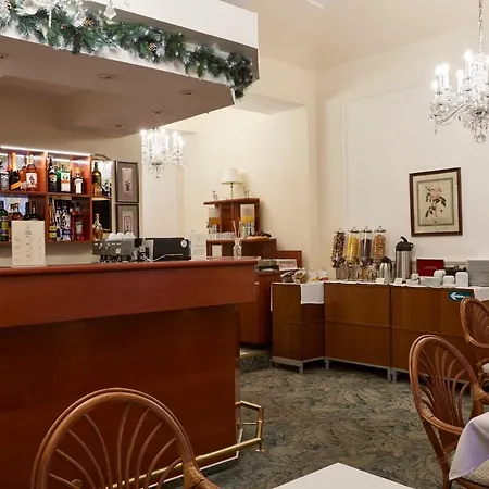 Fleur De Lis Hotel 4*