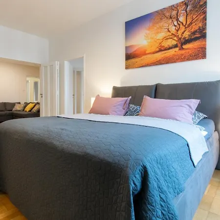 Apartment As Aparts. Old Town Square Apt. *