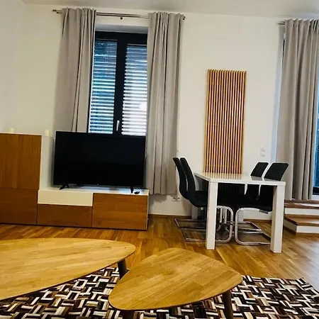 Appartamento Holesovice, Garden, Garage Praga