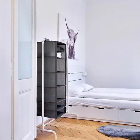 Archibald Flats * Prague