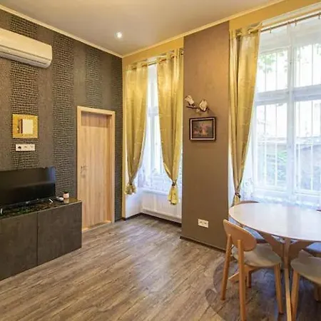 Apartment Cozy At Main Station