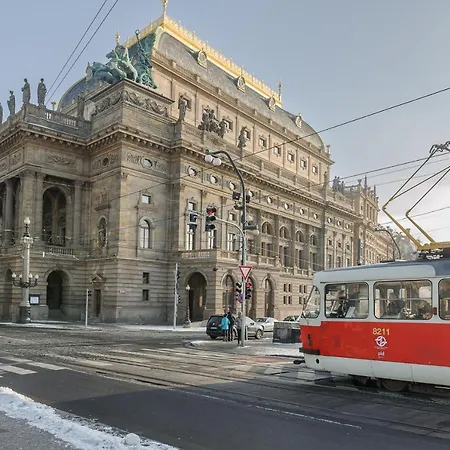Cozy 4-bedrooms With Terrace Prague