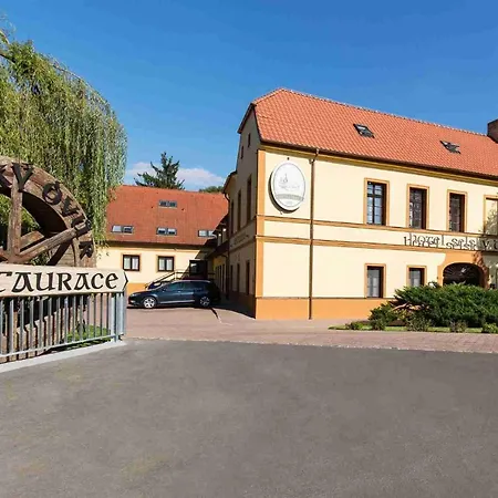 Selsky Dvur - Bohemian Village Courtyard Hotel 4*