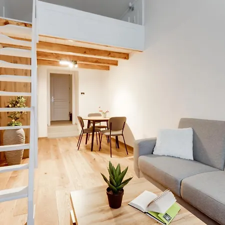Dream Duplex On Riverside Praga