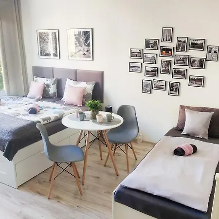 King Size Sunny 19 Minutes To Center Apartment Prague