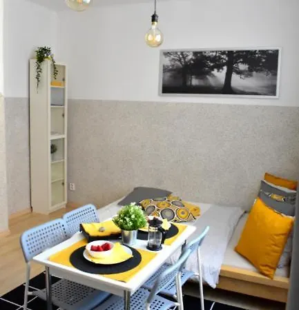 Romantic Bijou Near Old Town! Apartment