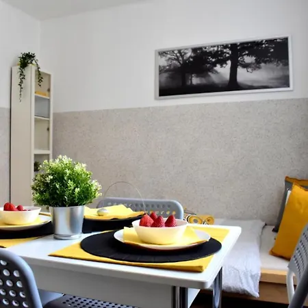 Apartment Romantic Bijou Near Old Town!